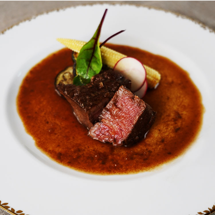 「山晃食品」　牛ヒレ肉ポワレの赤ワインソース　６００４１３４